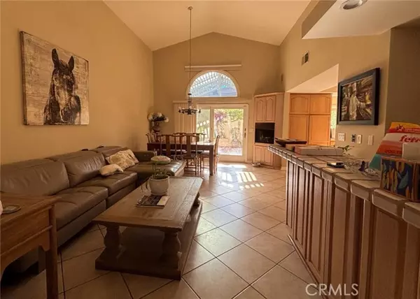 Long Beach, CA 90815,715 N Lariat