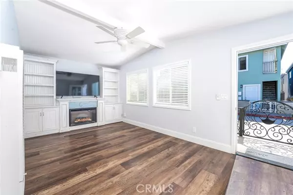 Newport Beach, CA 92663,121 25th