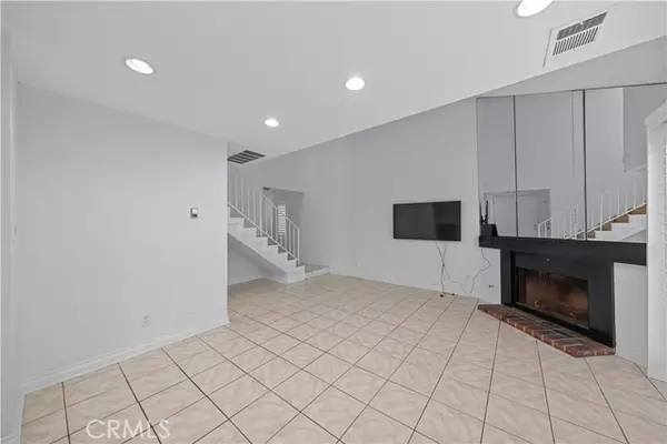 Whittier, CA 90601,5577 Pioneer #5