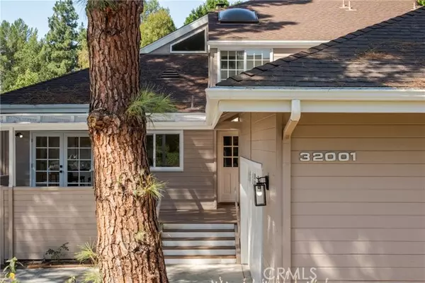 Laguna Hills, CA 92679,32001 Via Coyote