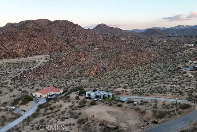 Joshua Tree, CA 92252,6935 Alturas