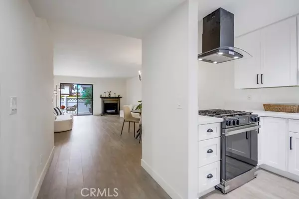 Huntington Beach, CA 92649,4682 Warner #B102