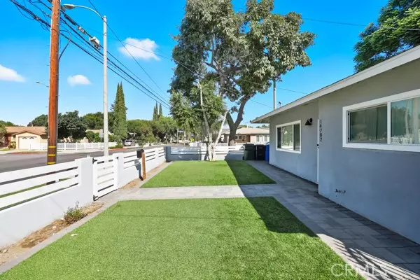 Paramount, CA 90723,7010 San Vincente