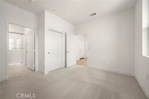 Irvine, CA 92618,124 Tiffin