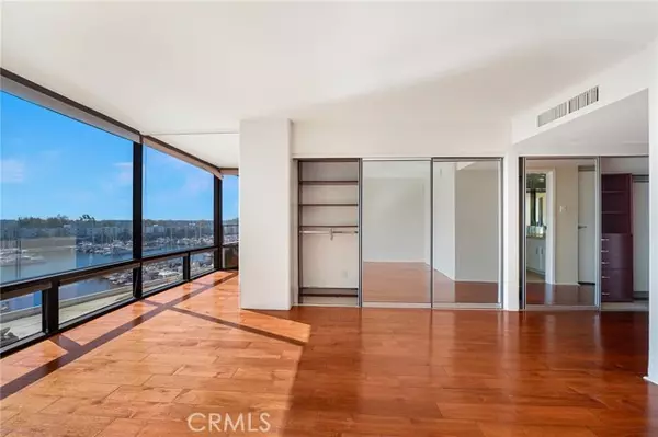 Marina Del Rey, CA 90292,4335 Marina City #242
