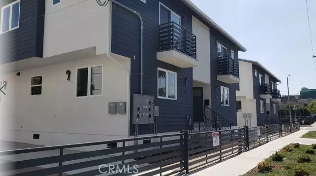 Los Angeles, CA 90004,4114 Oakwood Avenue