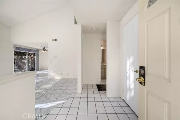 Lake Forest (el Toro), CA 92630,26426 Fox Glen #14