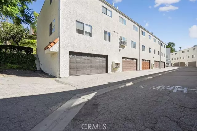 Burbank, CA 91504,9531 Via Salerno