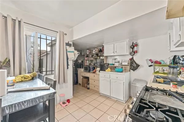 Los Angeles, CA 90003,6118 S Main