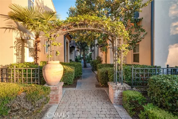 Irvine, CA 92618,70 Latitude