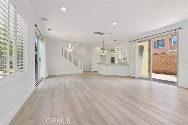 Irvine, CA 92618,21 Canoe