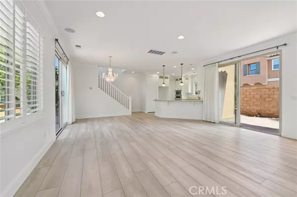 Irvine, CA 92618,21 Canoe