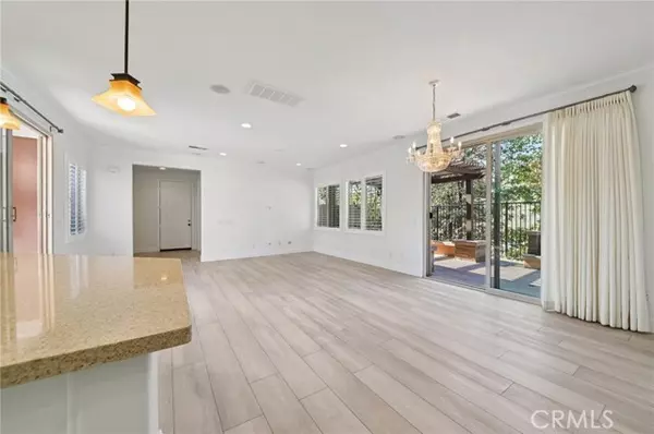 Irvine, CA 92618,21 Canoe