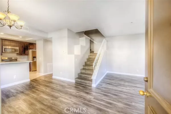 Tustin, CA 92782,120 Gallery Way