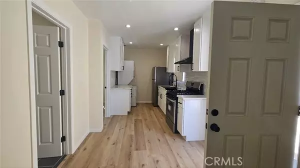 Los Angeles, CA 90001,2034 E 77th