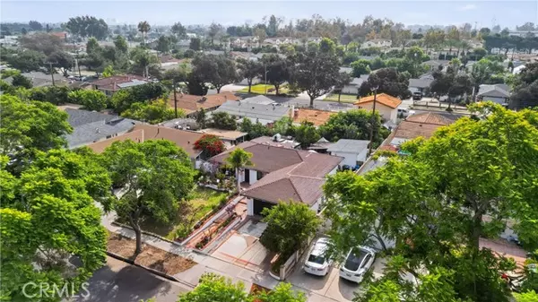 Santa Ana, CA 92704,2926 W La Verne