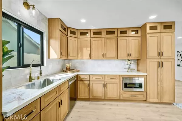 Huntington Beach, CA 92647,6032 Vane Circle