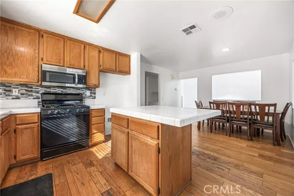 Hesperia, CA 92344,8541 Dove Creek