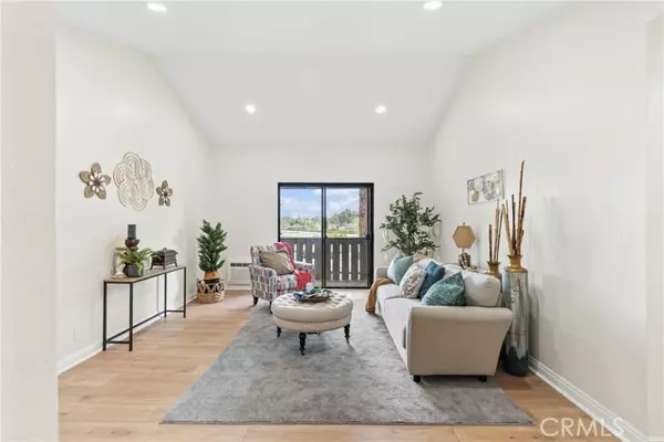 Lake Forest (el Toro), CA 92630,20702 El Toro #90