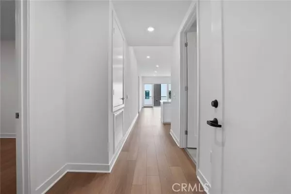 Irvine, CA 92612,1702 Rivington