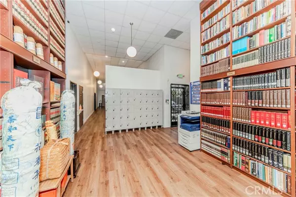 Pomona, CA 91768,702 W Holt Avenue