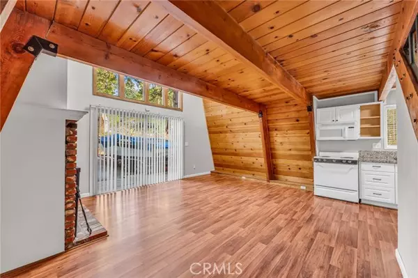 Running Springs, CA 92382,32068 Hunsaker