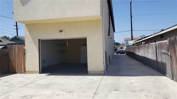 Los Angeles, CA 90011,718 E 40th Place