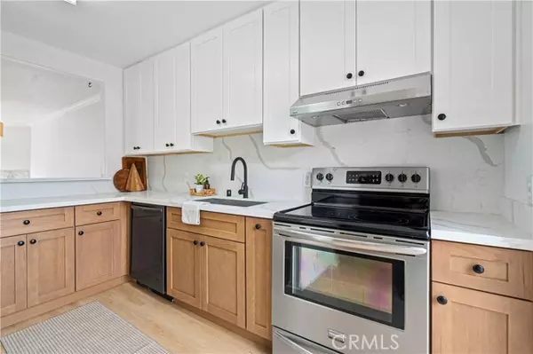 Van Nuys (los Angeles), CA 91406,15920 Sherman Way #8