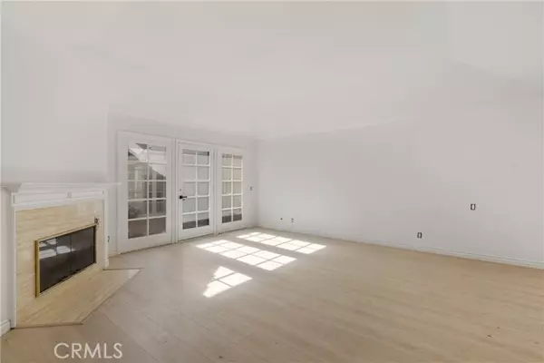 Huntington Beach, CA 92648,19371 Woodlands