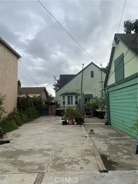 South Gate, CA 90280,8453 Cypress