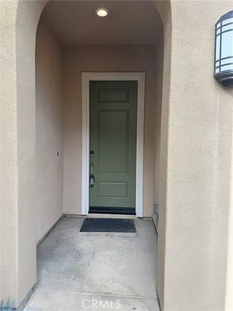 Irvine, CA 92618,233 Radial