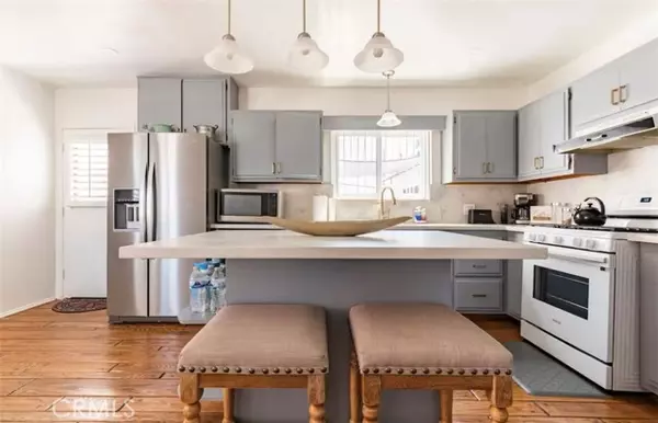 Los Angeles, CA 90045,6148 W 85th Place