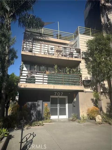 Long Beach, CA 90802,707 W 4th #7