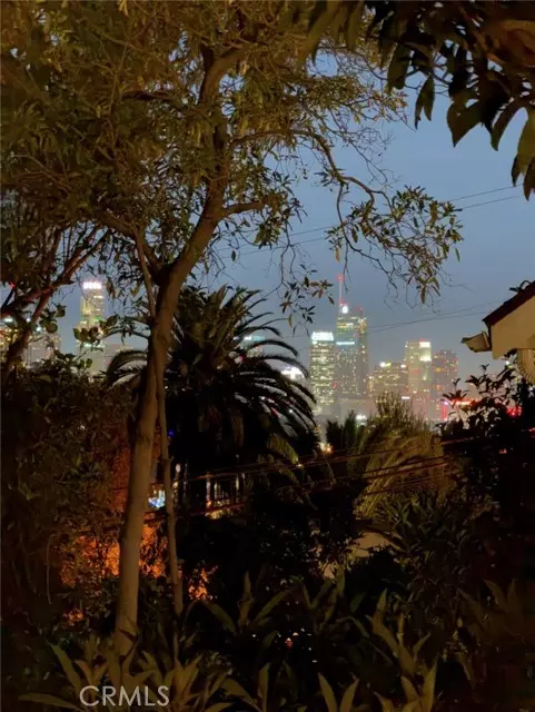 Los Angeles, CA 90039,2207 Apex Avenue