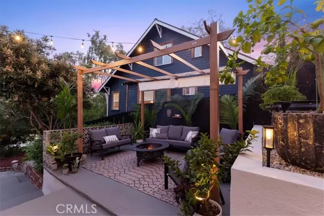 Los Angeles, CA 90039,2207 Apex Avenue