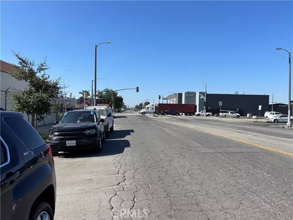 Los Angeles, CA 90058,5746 Holmes Avenue