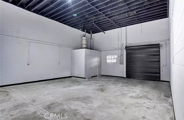 Commerce, CA 90040,5910 E Washington Boulevard