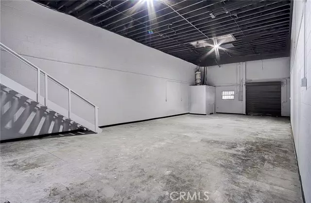 Commerce, CA 90040,5910 E Washington Boulevard