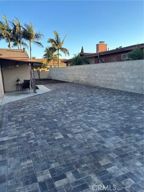 Paramount, CA 90723,8808 Paseo Street