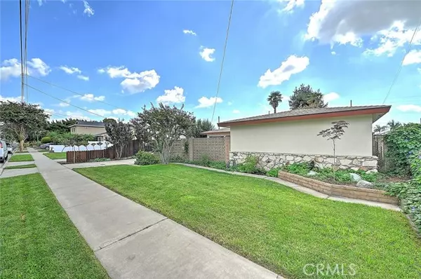 Bellflower, CA 90706,9118 Maple