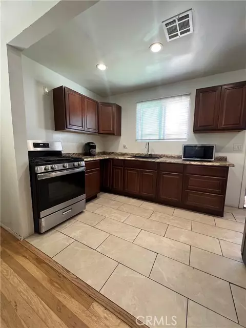 Los Angeles, CA 90044,11821 Menlo