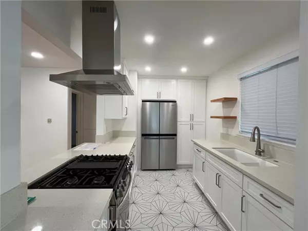 Long Beach, CA 90803,70 Roycroft Avenue #A