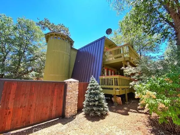 869 Victoria Lane, Sugarloaf, CA 92386