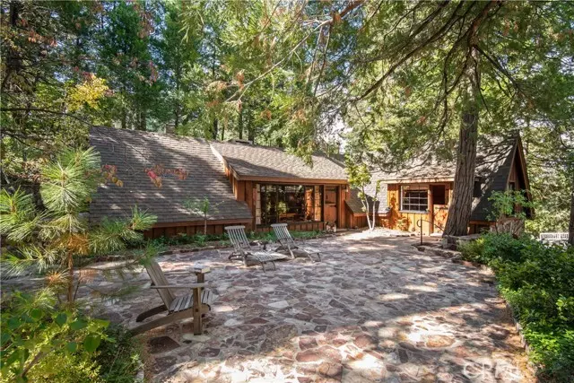 Lake Arrowhead, CA 92352,324 Summit Drive