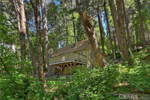 547 Blue Jay Canyon Rd, Blue Jay, CA 92317