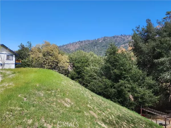 327 Davos Drive, Crestline, CA 92325