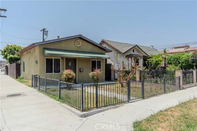 1521 Grismer Avenue, Burbank, CA 91504