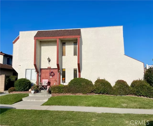 Los Alamitos, CA 90720,10662 Oak Street