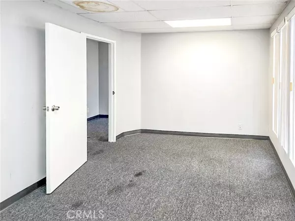 Hawthorne, CA 90250,13663 Prairie Avenue