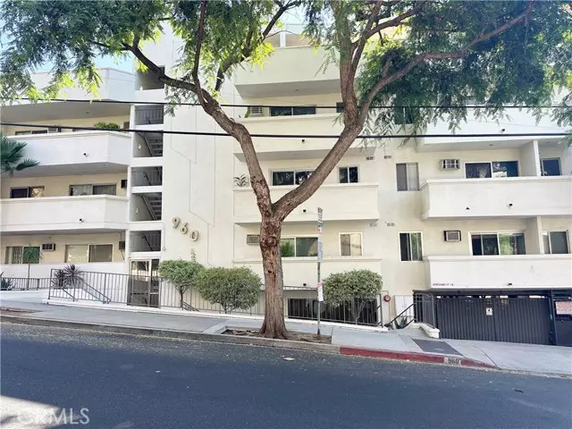 West Hollywood, CA 90069,960 Larrabee Street #104